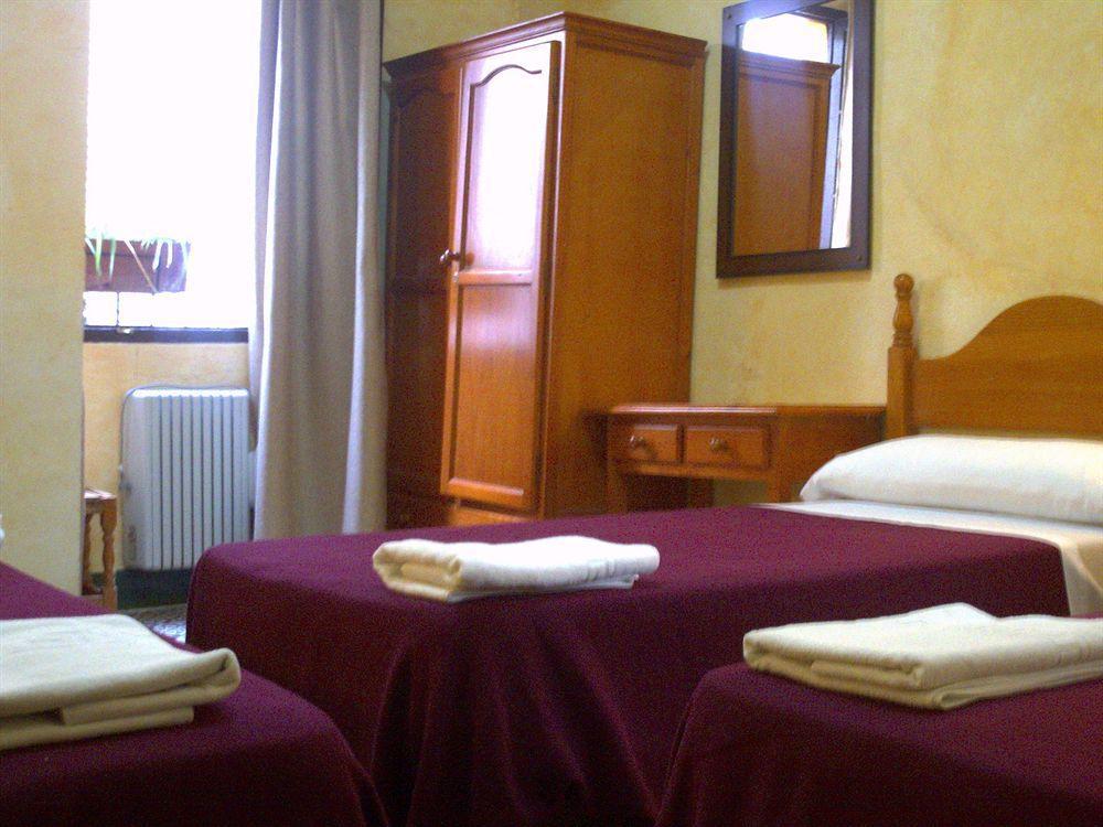 Hostal Lis إشبيلية المظهر الخارجي الصورة